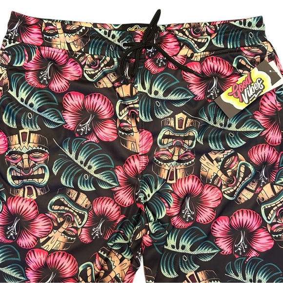 Good Vibes Tropical Floral Luau Tiki Mask Unlined Shorts with Pockets Size XL - Picture 2 of 10